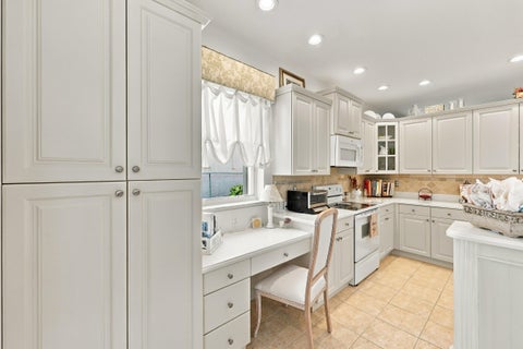 Tiny photo for 6346 Stonehurst Circle, Lake Worth, FL 33467 (MLS # B26087950)
