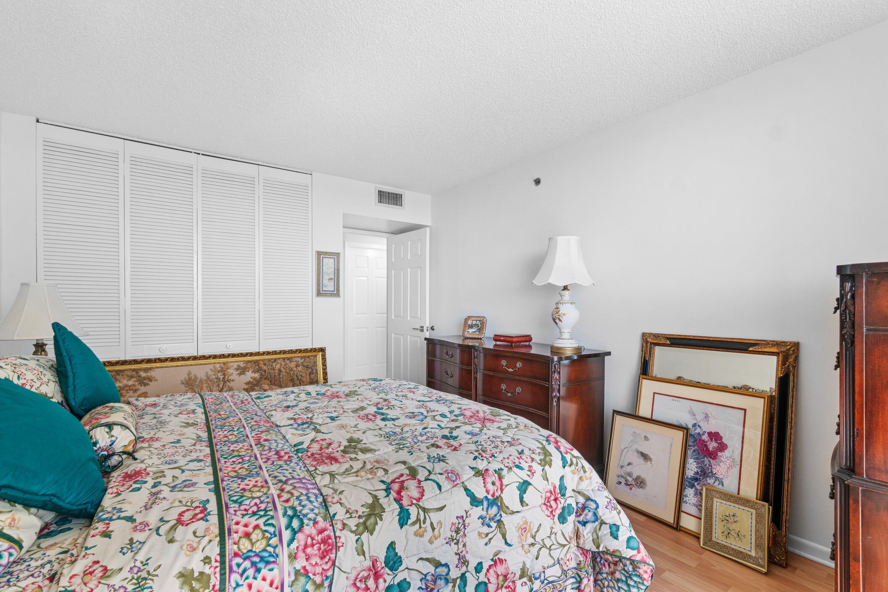 LA RESIDENCE CONDO - Residential