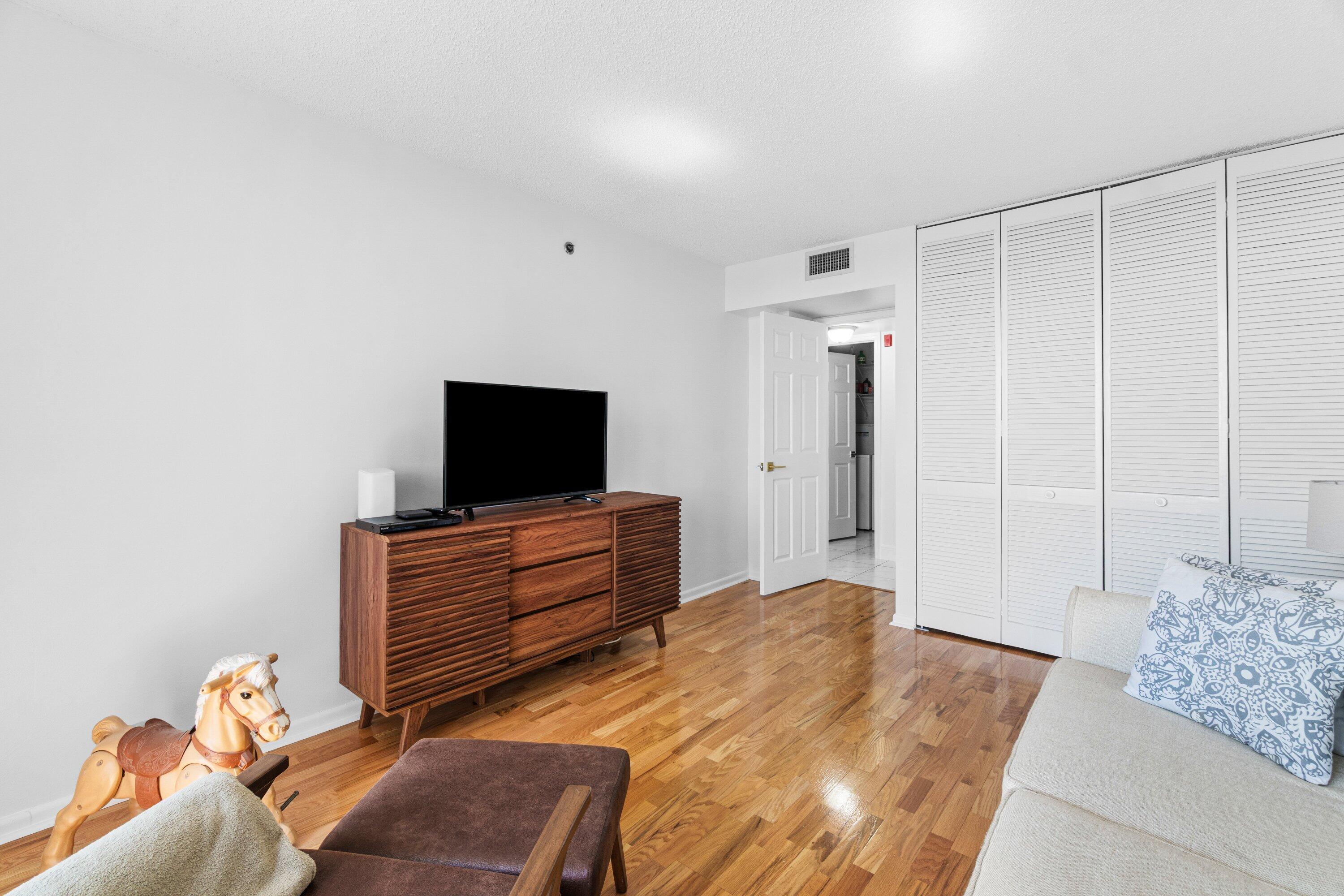 LA RESIDENCE CONDO - Residential