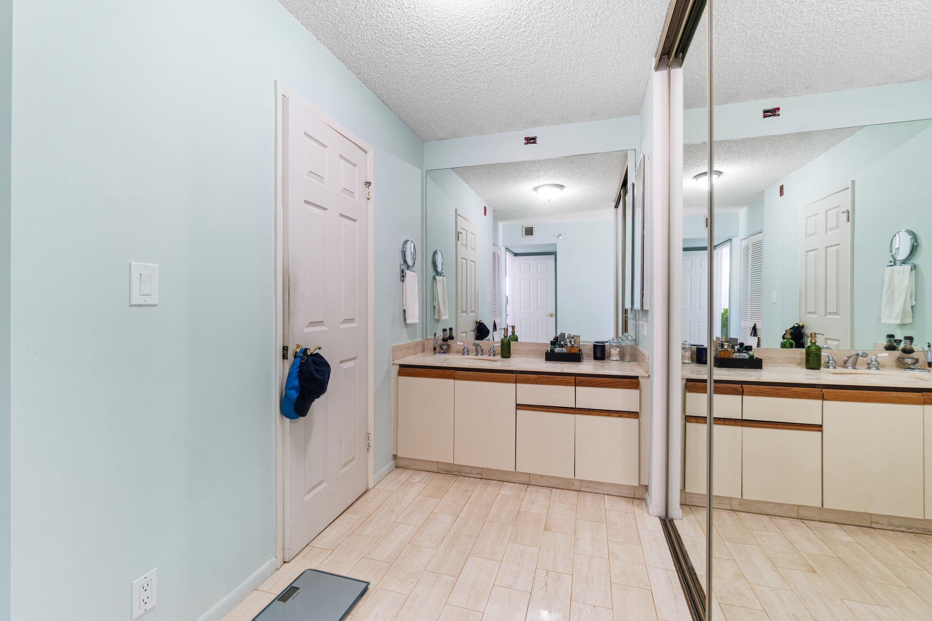 LA RESIDENCE CONDO - Residential