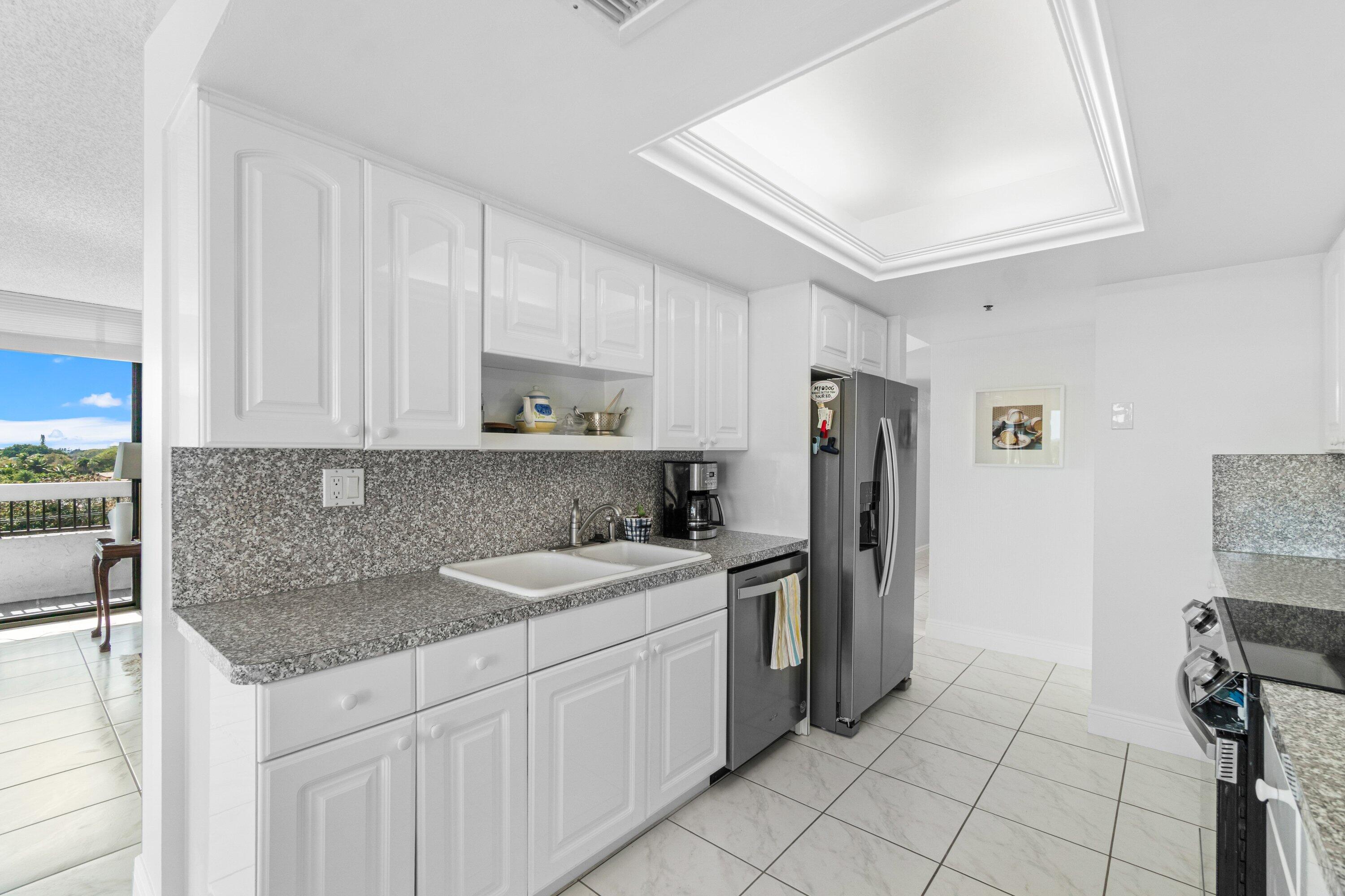 LA RESIDENCE CONDO - Residential