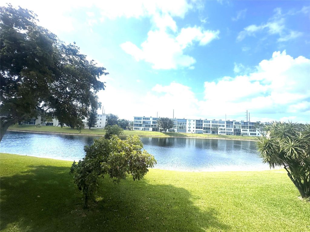 Photo of 2004 Harwood C #2004, Deerfield Beach, FL 33442 (MLS # F10531991)
