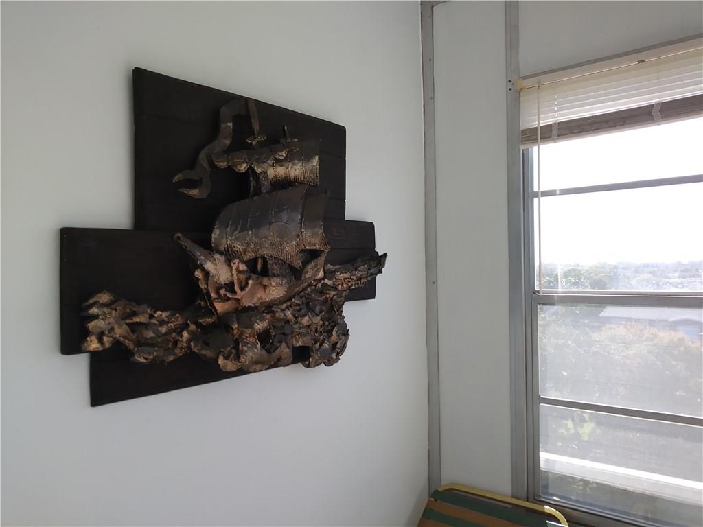 EMERALD CONDO - Residential