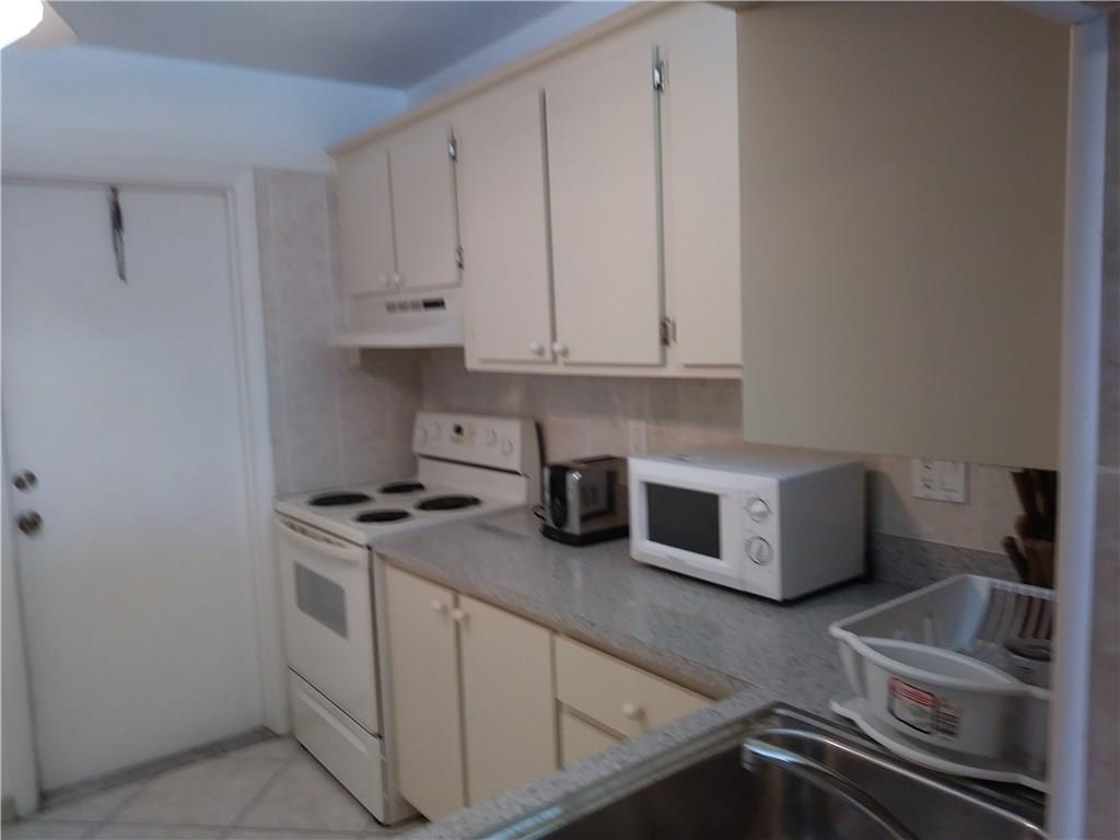 EMERALD CONDO - Residential