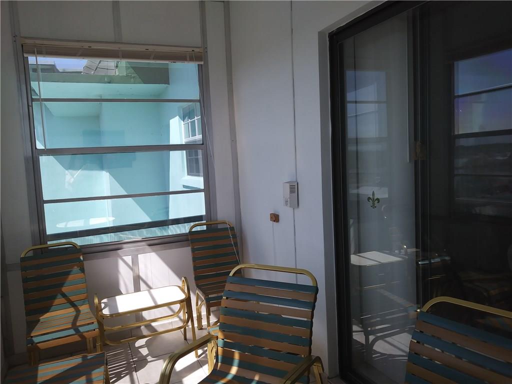 EMERALD CONDO - Residential