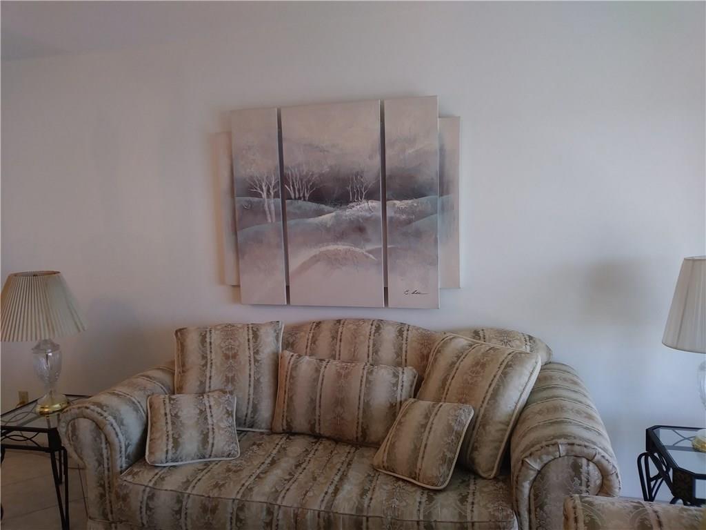 EMERALD CONDO - Residential