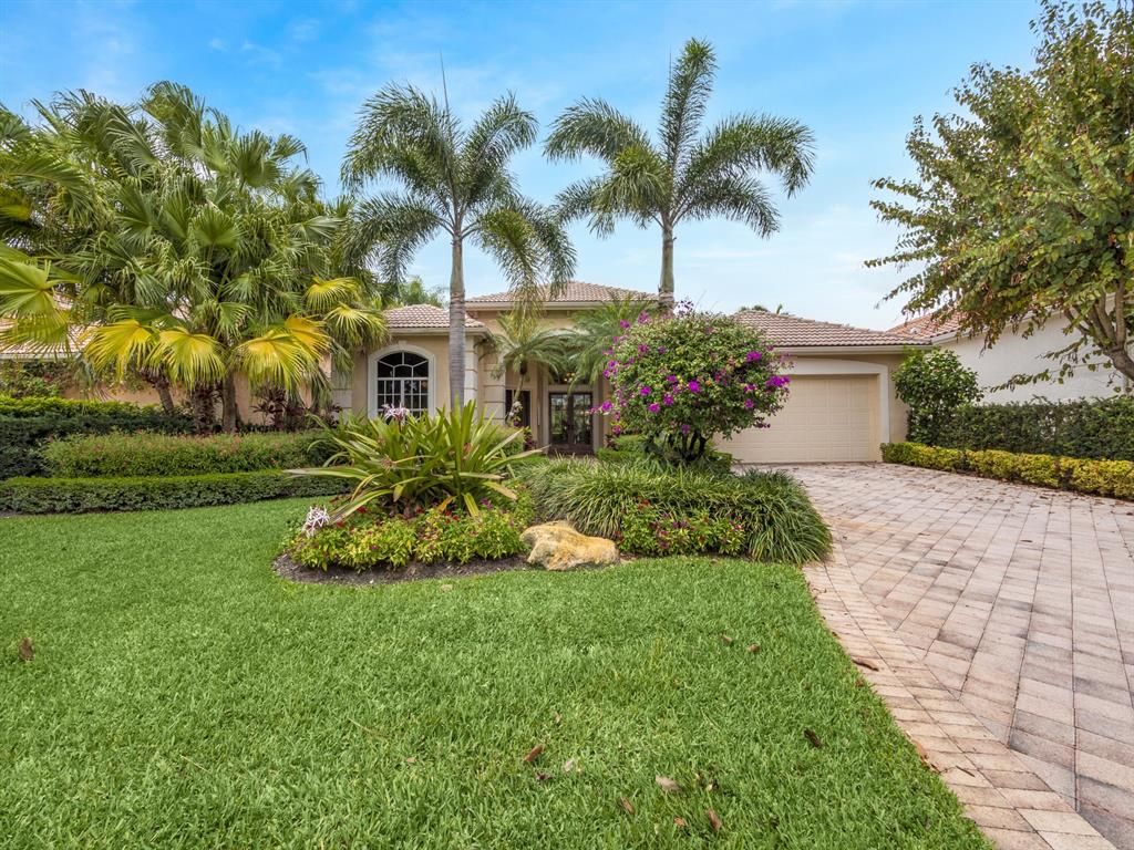 Photo of 107 Vintageisle Lane, Palm Beach Gardens, FL 33418 (MLS # R10882841)