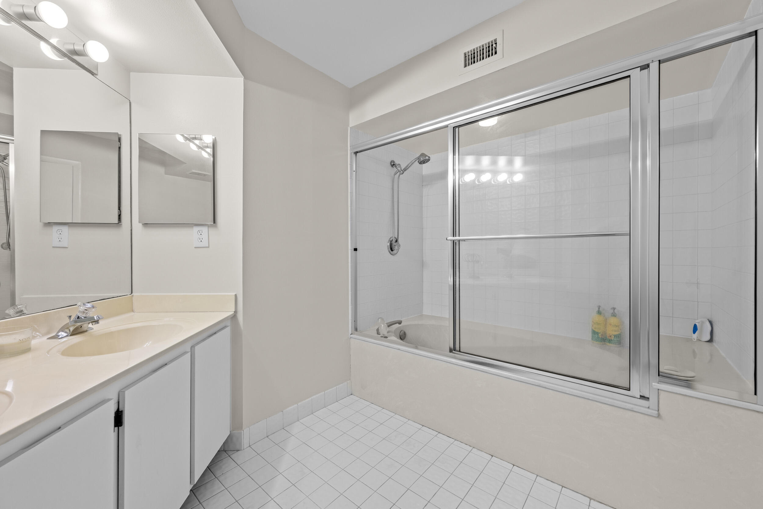 VILLA SONRISA CONDO - Residential