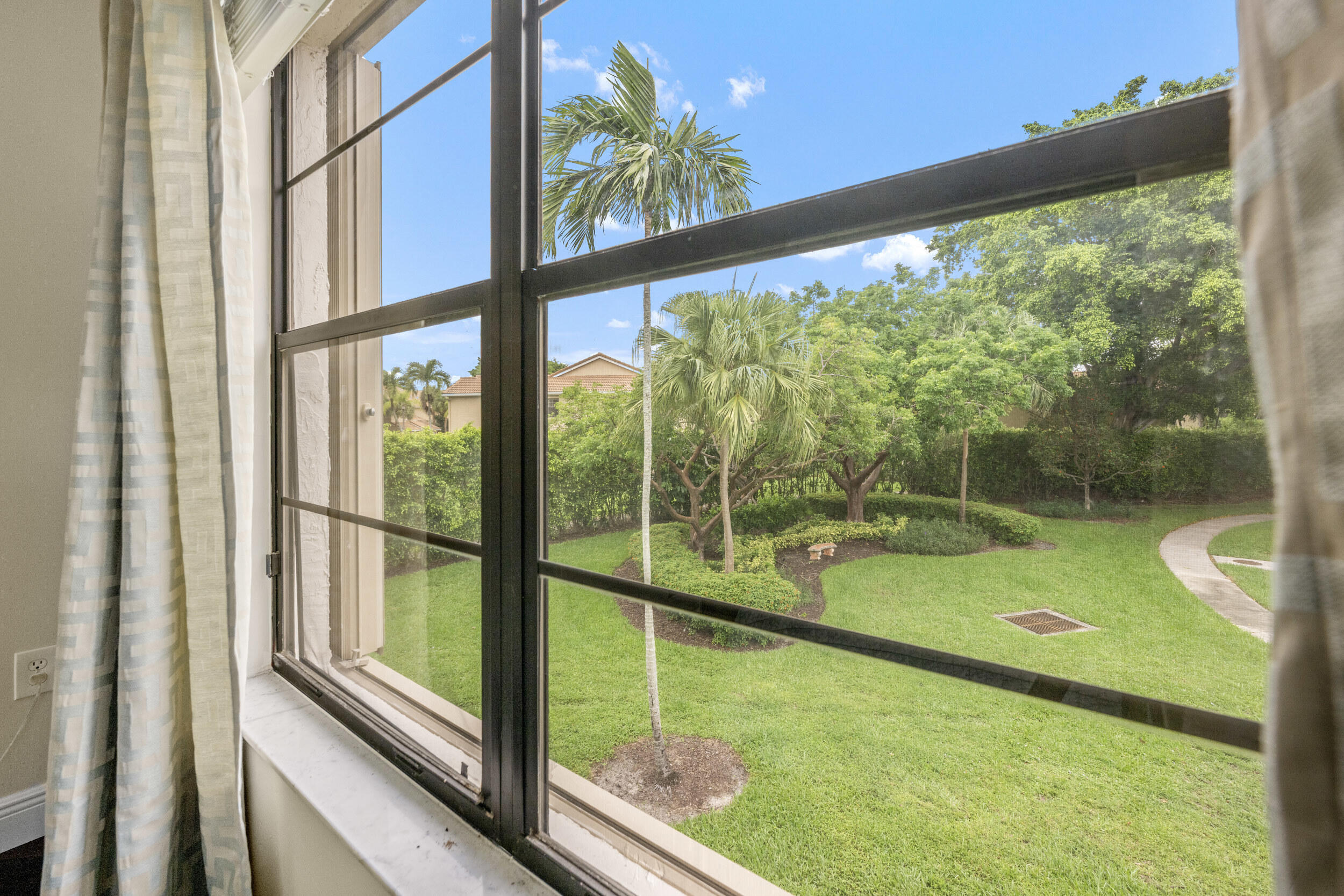 VILLA SONRISA CONDO - Residential