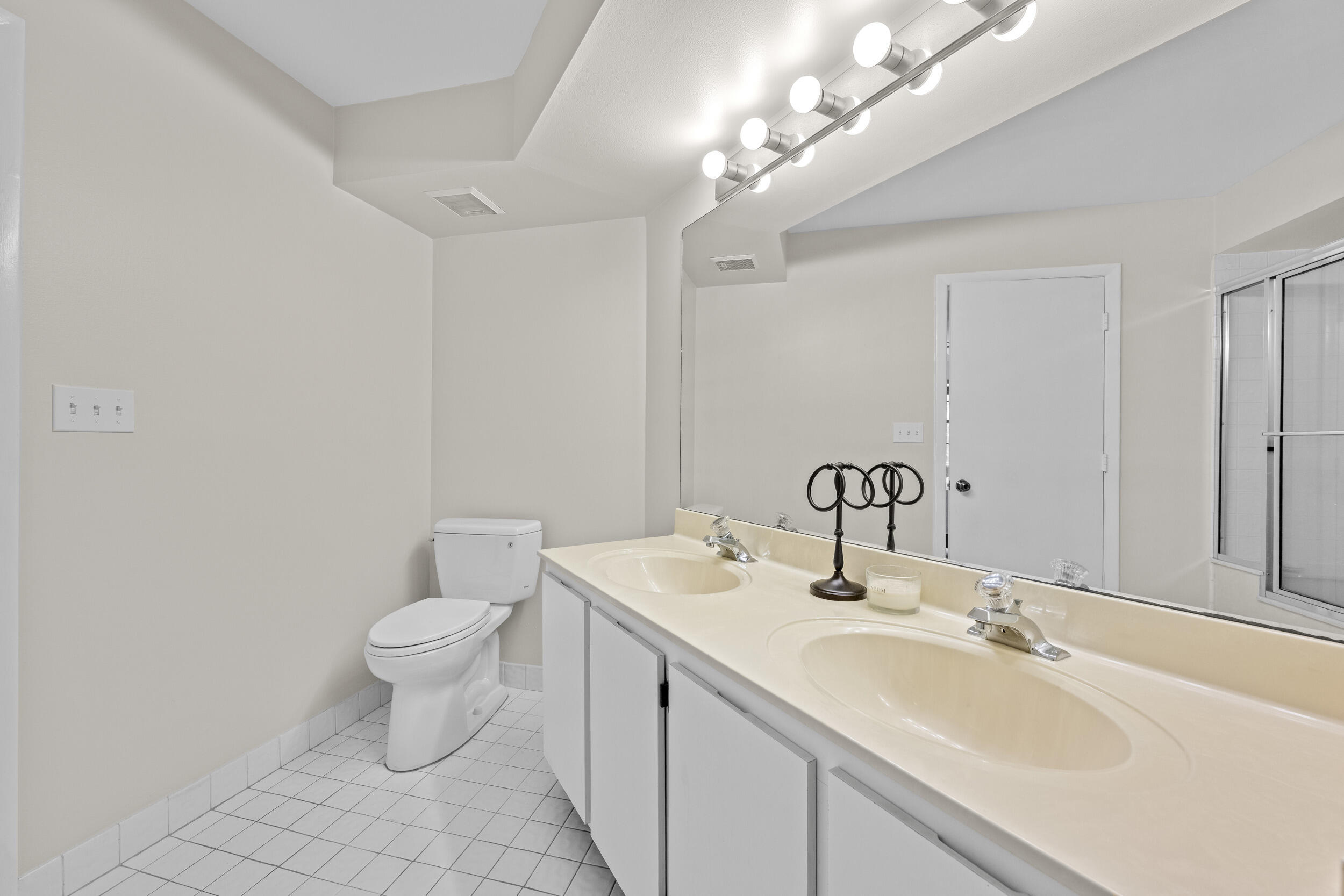 VILLA SONRISA CONDO - Residential