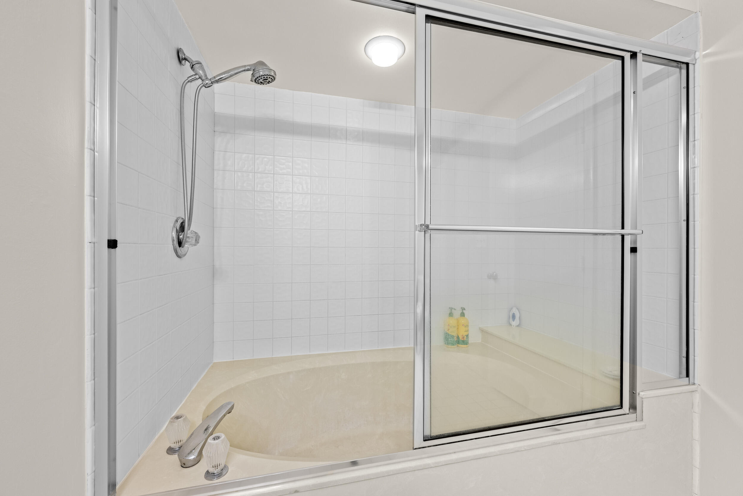 VILLA SONRISA CONDO - Residential