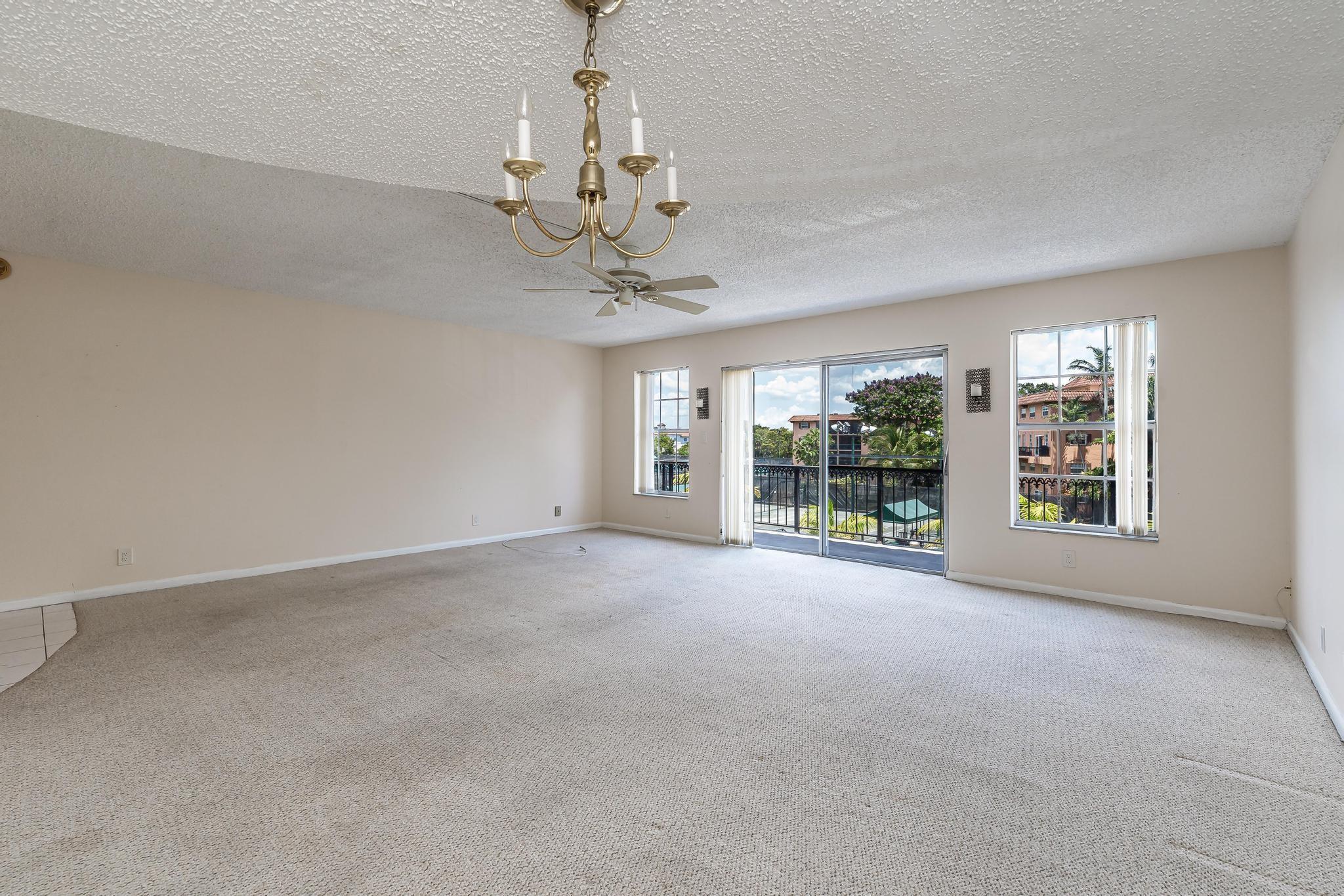 650 Tennis Club Dr 303