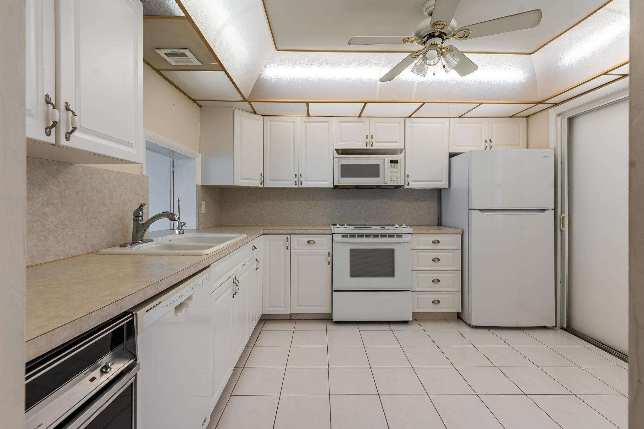 650 Tennis Club Dr 303