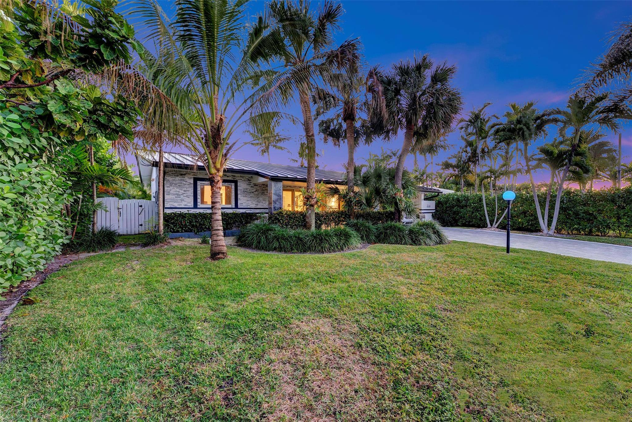 CORAL POINT - Residential