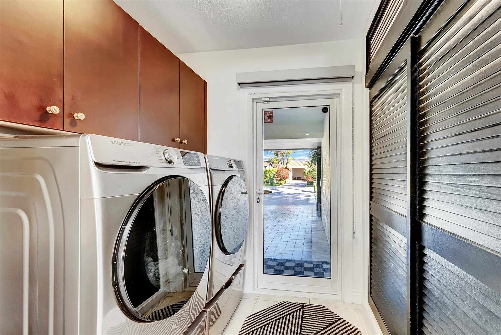 CORAL POINT - Residential