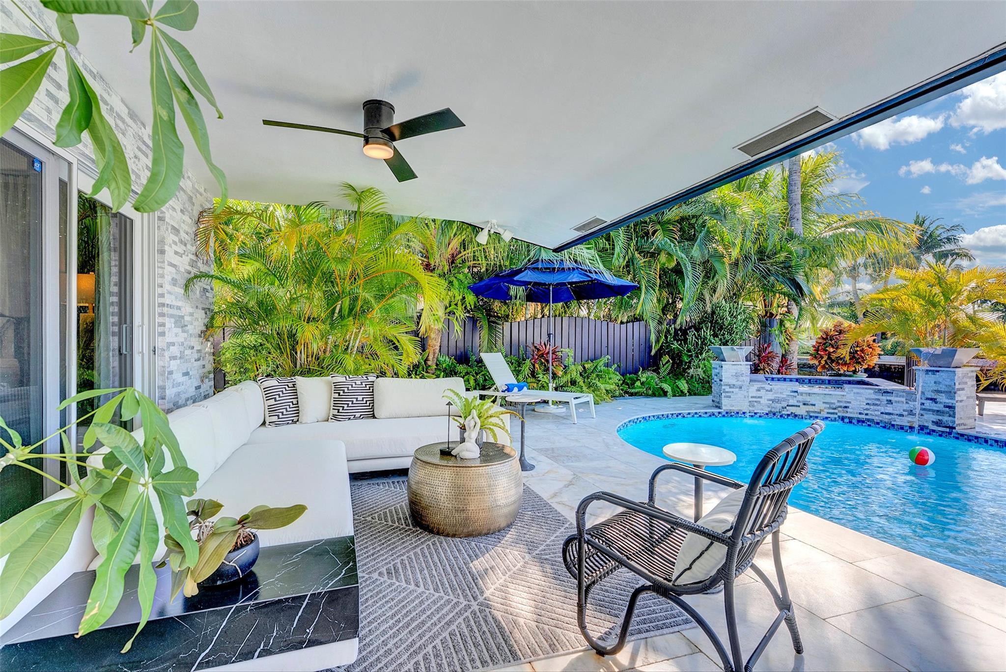 CORAL POINT - Residential