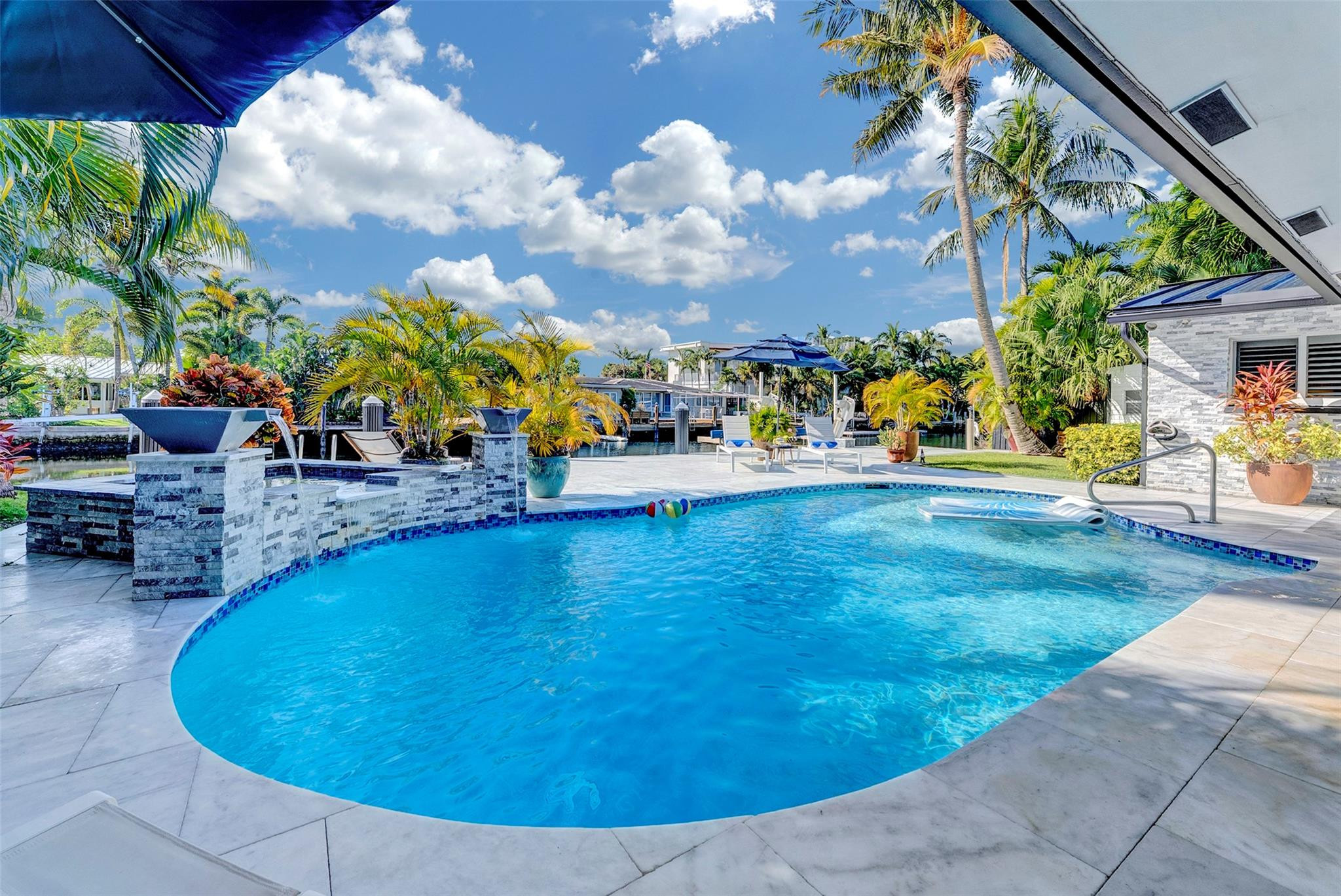 CORAL POINT - Residential