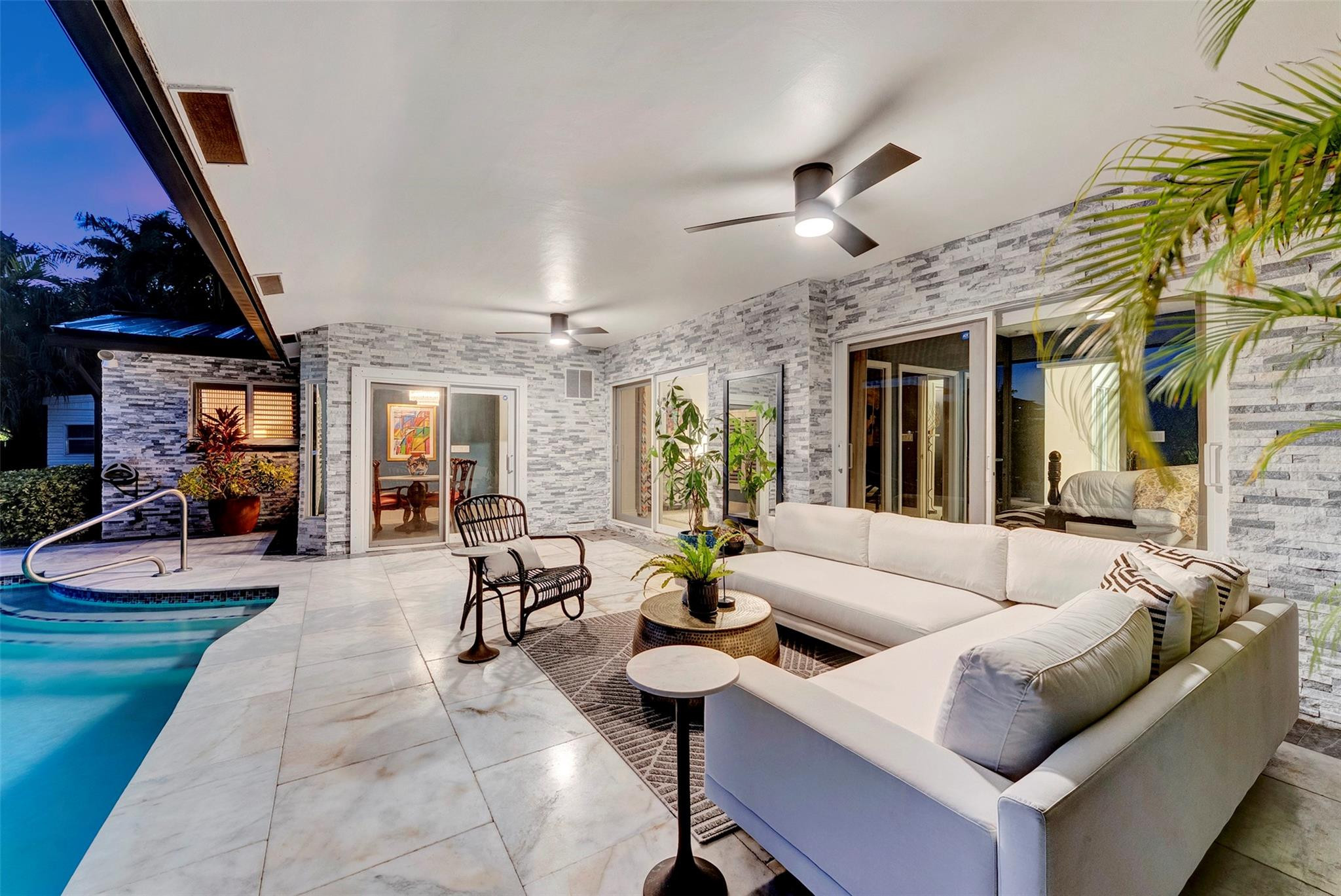 CORAL POINT - Residential