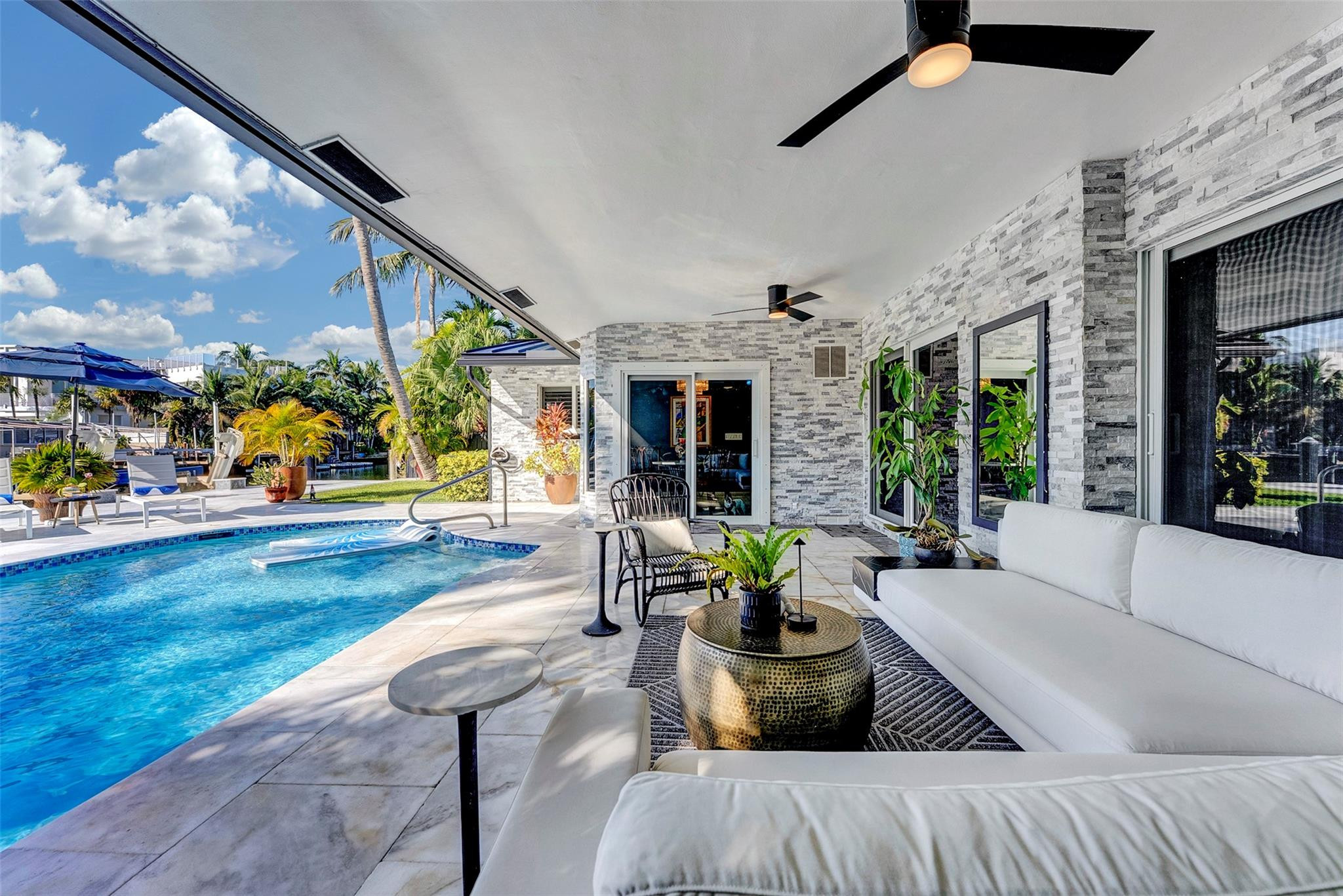 CORAL POINT - Residential