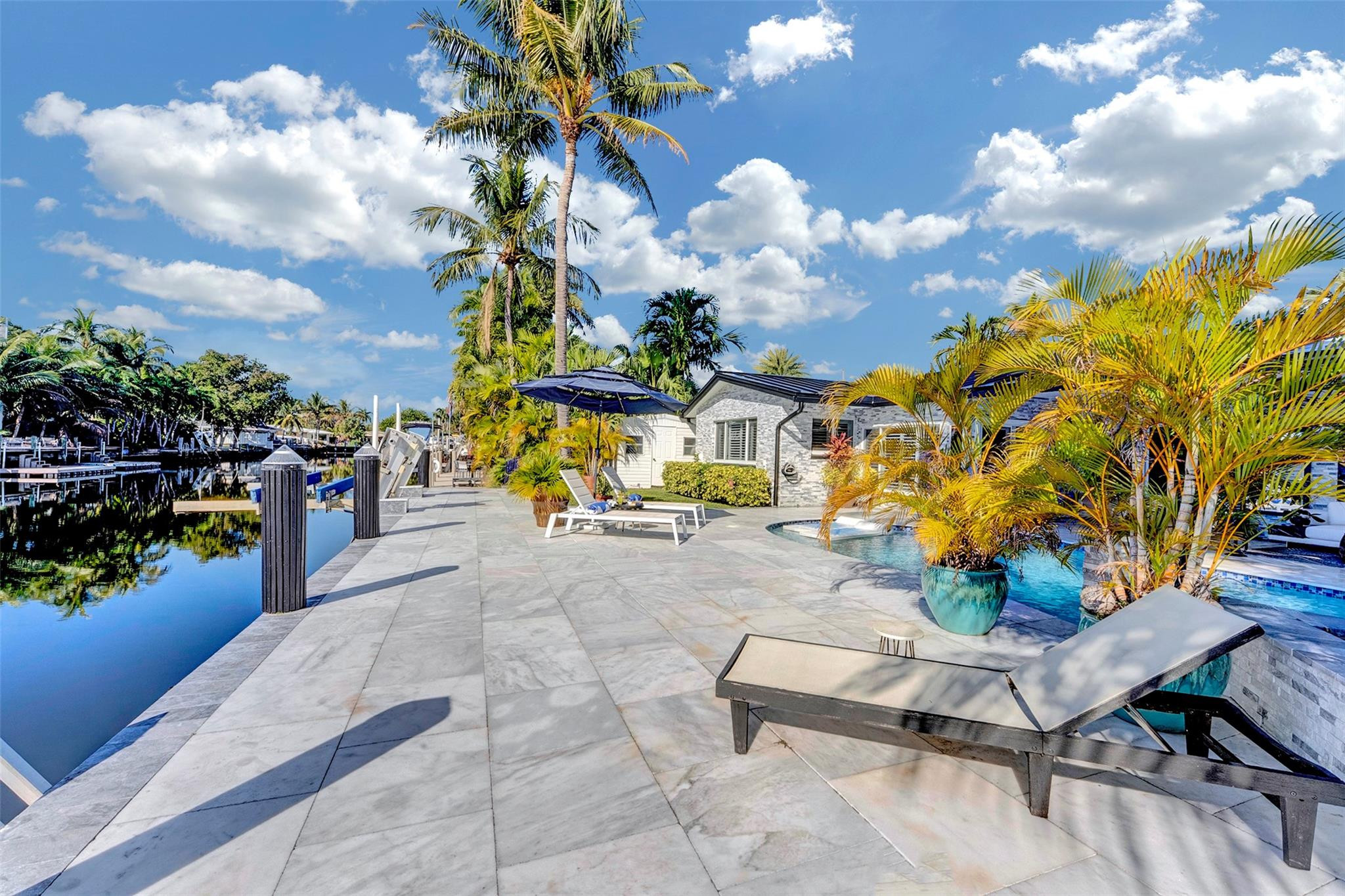 CORAL POINT - Residential