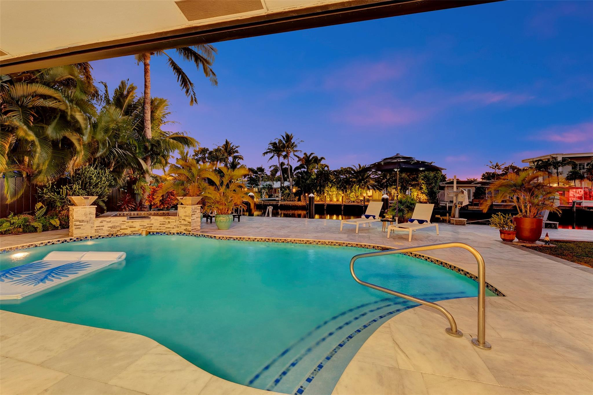 CORAL POINT - Residential