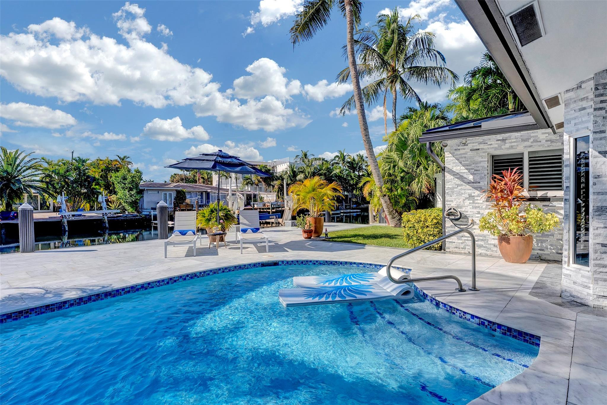 CORAL POINT - Residential