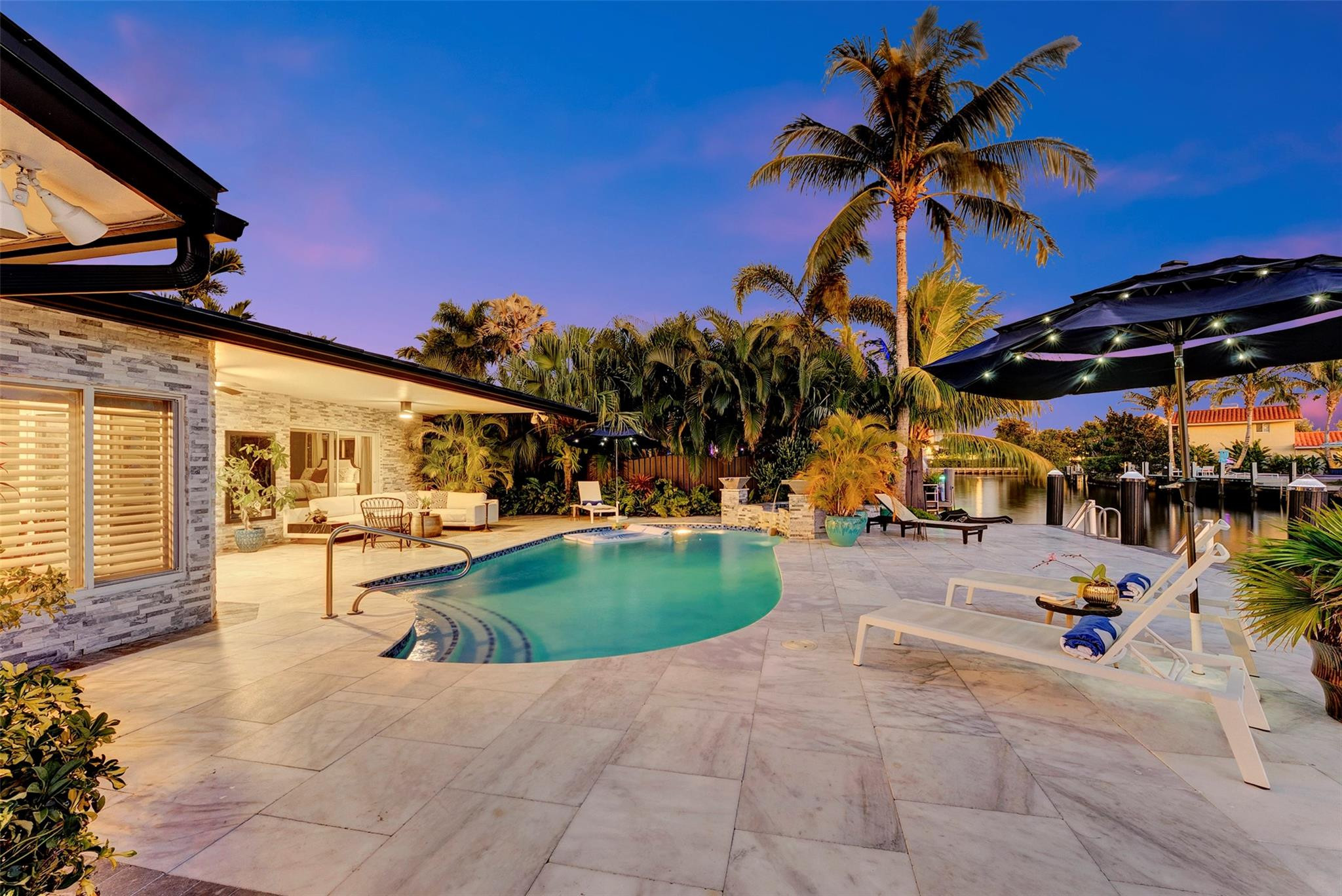 CORAL POINT - Residential