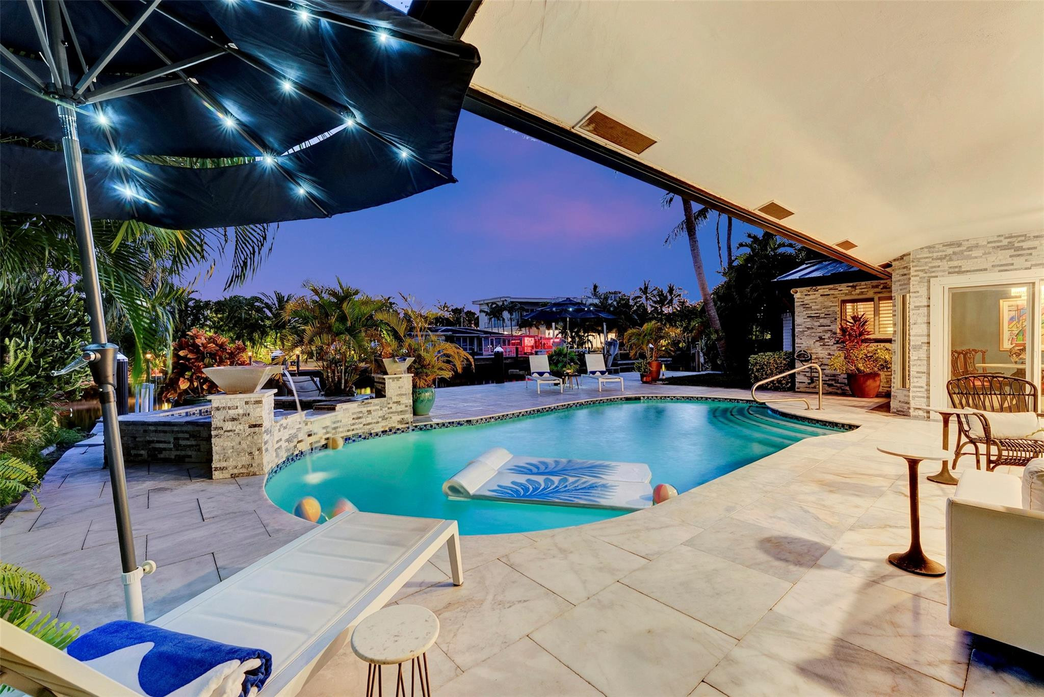 CORAL POINT - Residential