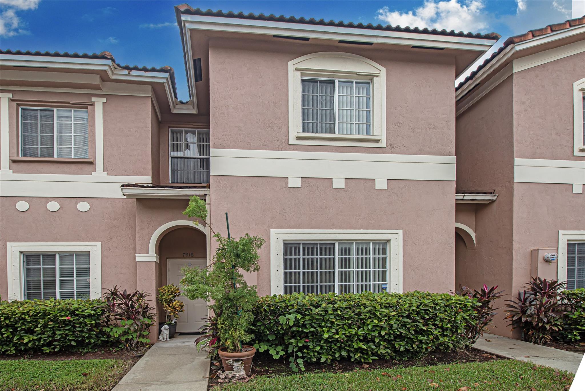 This stunning townhouse is located in Tamarac. It has a terrific floor layout, three bedrooms, and two and a half bathrooms. Upstairs is carpet, downstairs is tile. The kitchen, dining room, living room, and breakfast/den are below, while all bedrooms are above. washer and dryer on the full side. The patio is open to the pool and common area where kids can play.