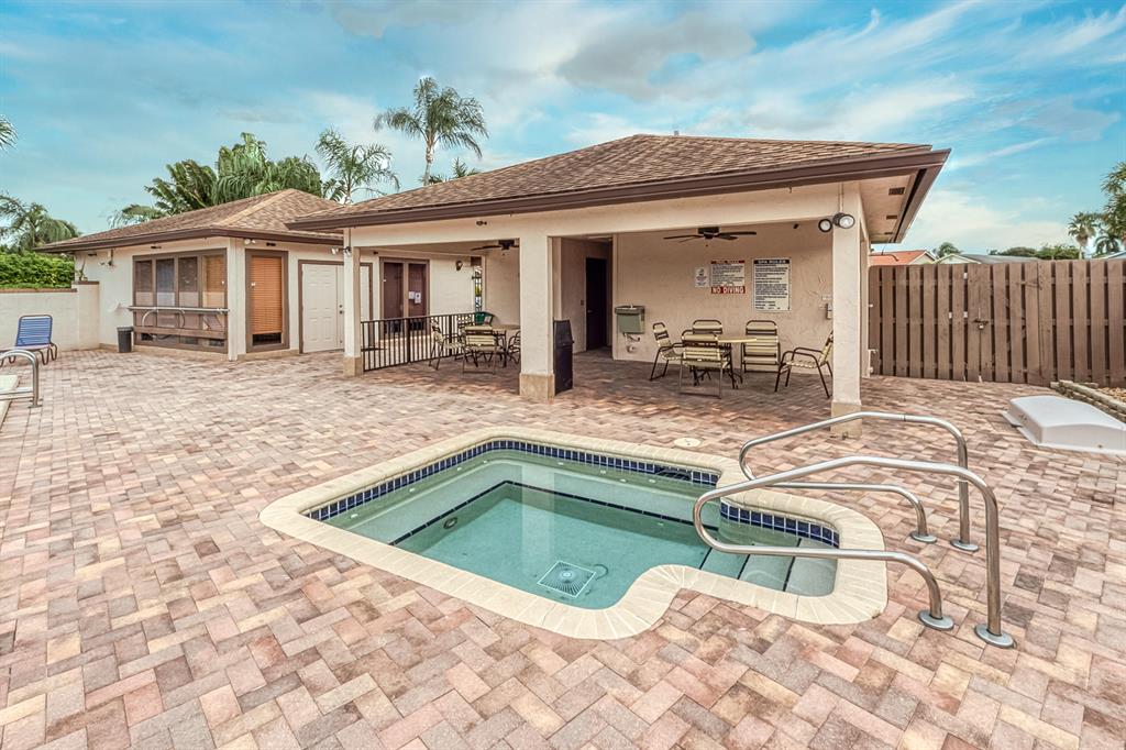 PINE SPRINGS 1 - Residential