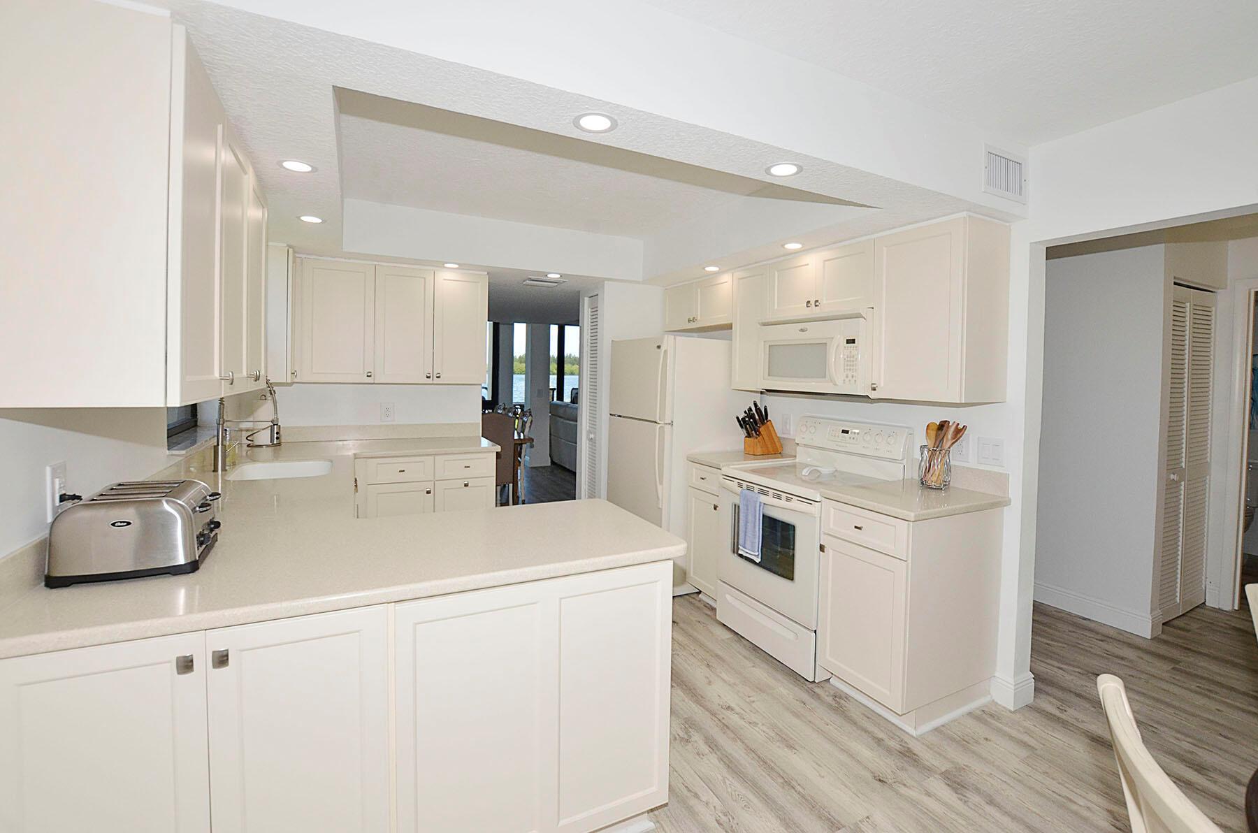 TARPON ISLAND CLUB CONDO - Residential Lease