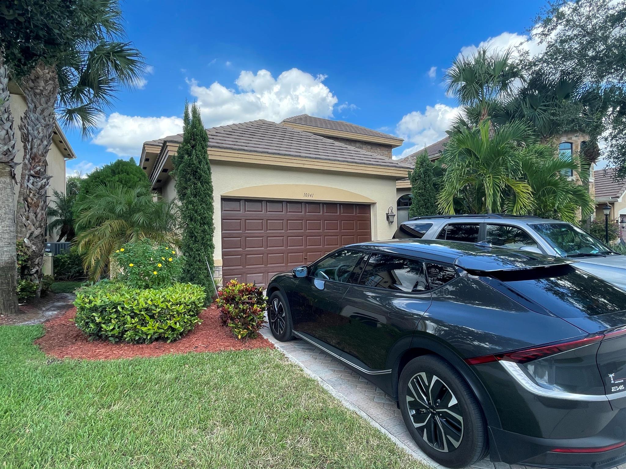 VERSAILLES - Residential Lease