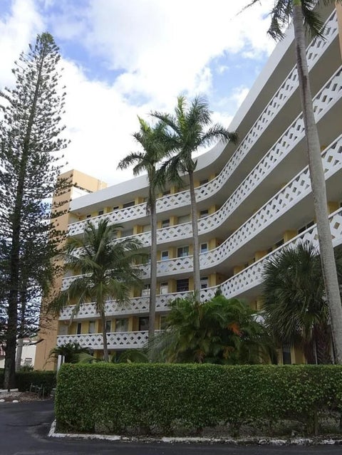 Photo of 2400 NE 9th Street #402, Fort Lauderdale, FL 33304 (MLS # B26047475)