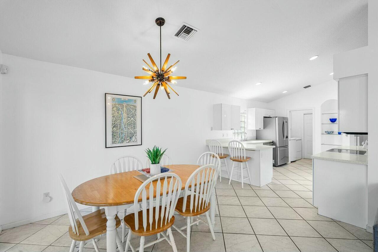 1643 Oak Berry Circle