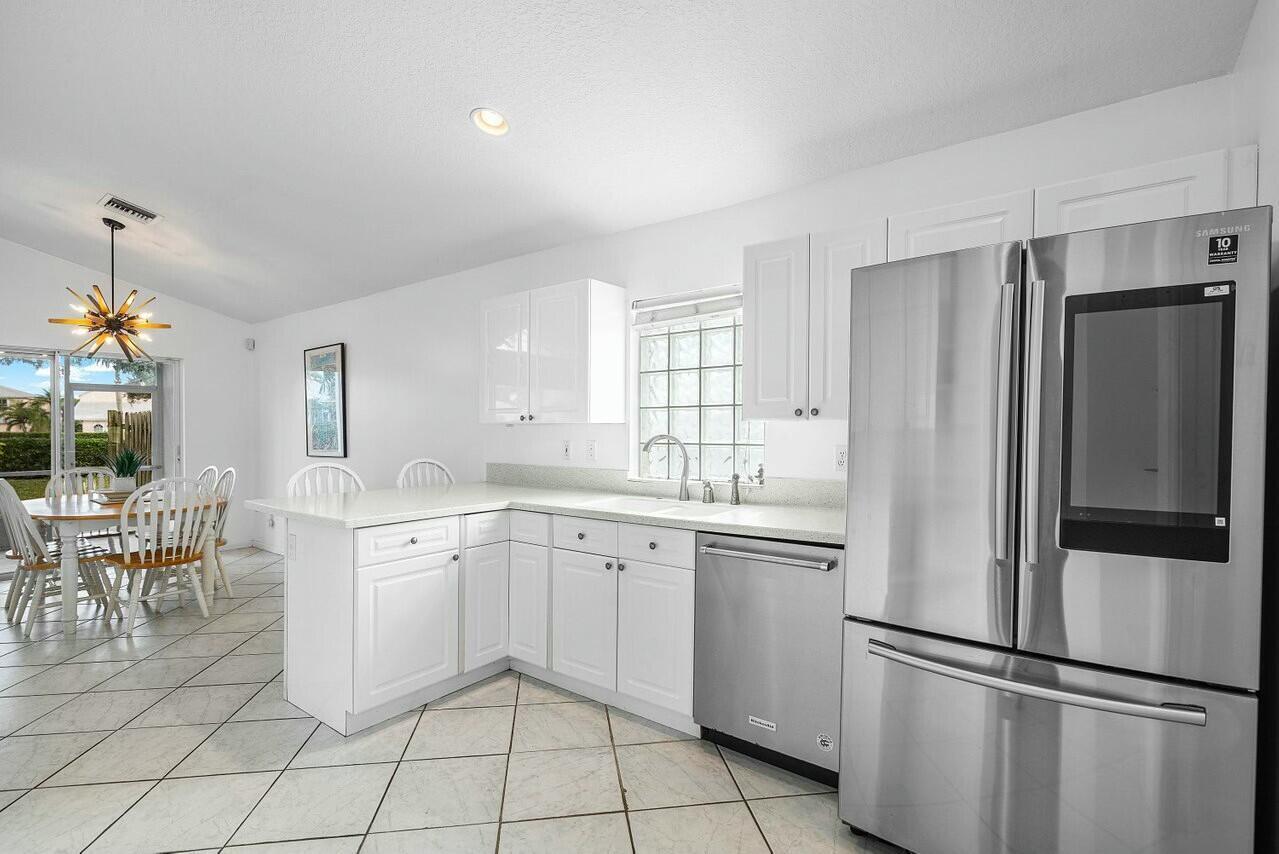 1643 Oak Berry Circle