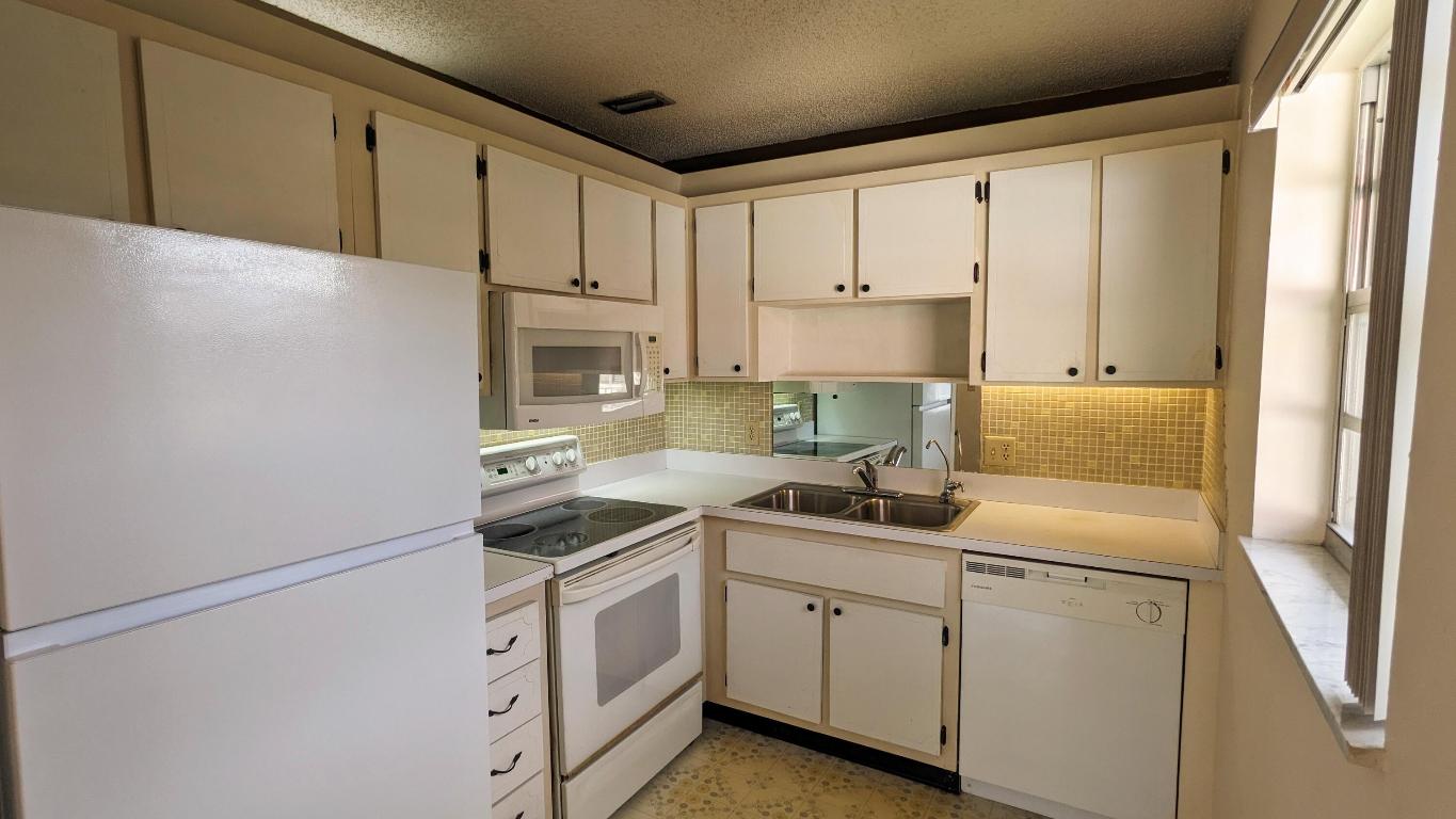 Vista del lago - Residential Lease