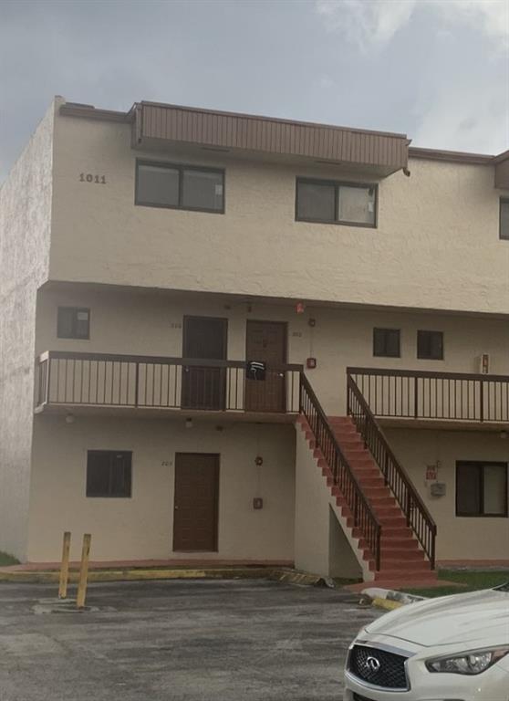 READY TO MOVE IN, Spacious apartment with 2 master bedrooms with bathroom, New AC, new wood floors tile down stairs, new bathroom, new SS appliances, new blinds, impact windows & doors & security door, guest 1/2 bathroom downstairs, walking distance to FIU, stores and restaurants, Looking for long term tenants, must be approved by HOA, $100.00 application 3 weeks for approval 40 yr inspection passed, bldgs have been painted, new parking lot lights & asphalt parking next in process