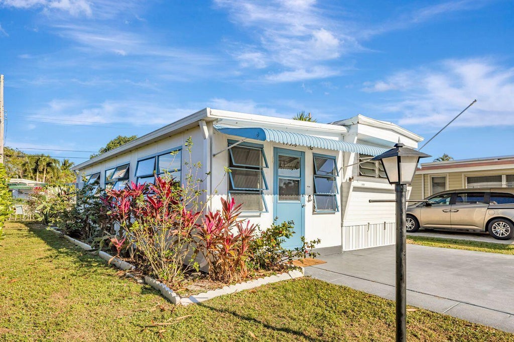 Photo of 14556 Glenview Drive, Delray Beach, FL 33445 (MLS # B26058720)