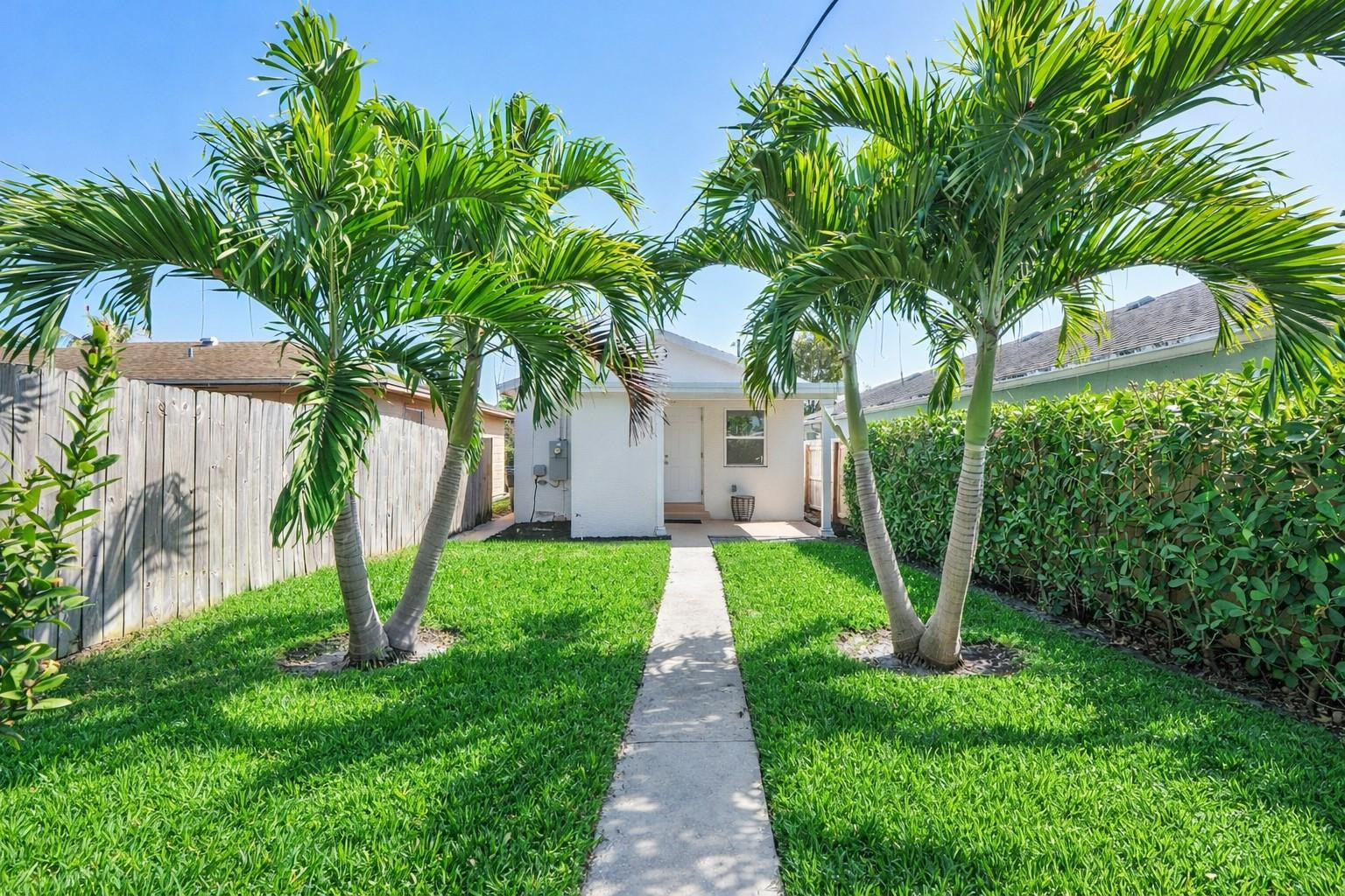 LAKE WORTH TOWN OF - Residential