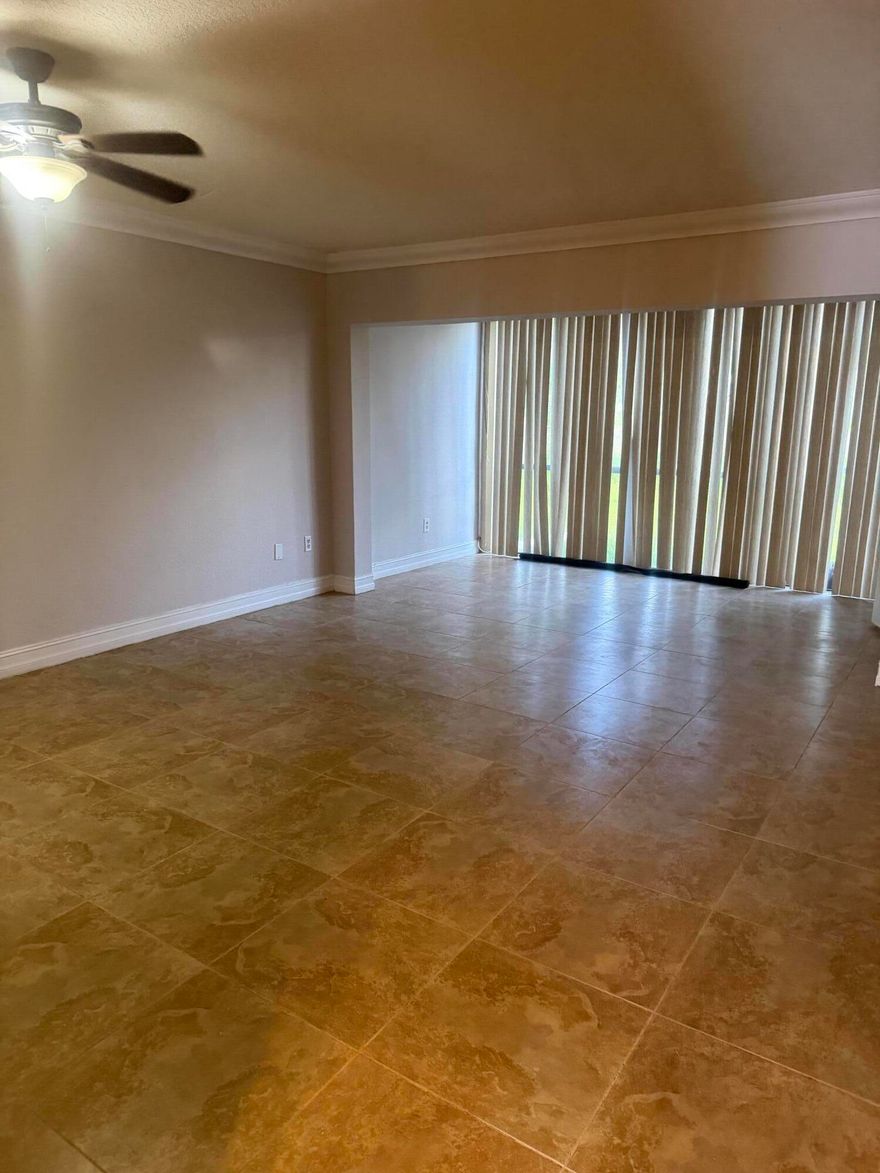 OPEN FLOOR PLAN ON THIS LARGE AND SPACIOUS  3 BEDROOM, 2.5 BATHTOWNHOUSE. WASHER AND DRYER IN UNIT. TILE THRU-OUT THE FIRST FLOOR AND TILE UPSTAIRS AS WELL.  LARGE MASTER BEDROOM REMODELED KITCHEN WITH NEW STAINLESS STEEL APPLIANCES PLUS RECESSED LIGHTING. LARGE  MASTER BEDROOM HAS ITS OWN PRIVATE BALCONY OVERLOOKING THE TREES ON THE GOLF COURSE.  END UNIT.HOME INCLUDES INTERNET WHICH INCLUDES 175 CABLE CANNELD WITH HBO AND STARZ PREMIUM AND 500MB.  CLOSE TO SHOPPING, RESTAURANTS, AND ALL MAJOR FACILITIES.