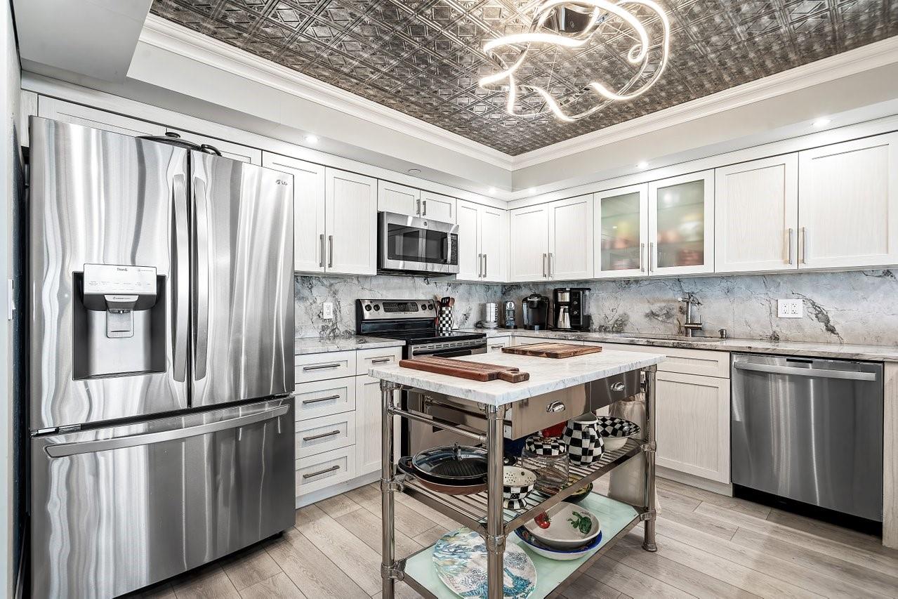 3009 S Ocean Blvd 305, Highland Beach, FL, 33487/$1,499,000 4 3009 S Ocean Blvd 305