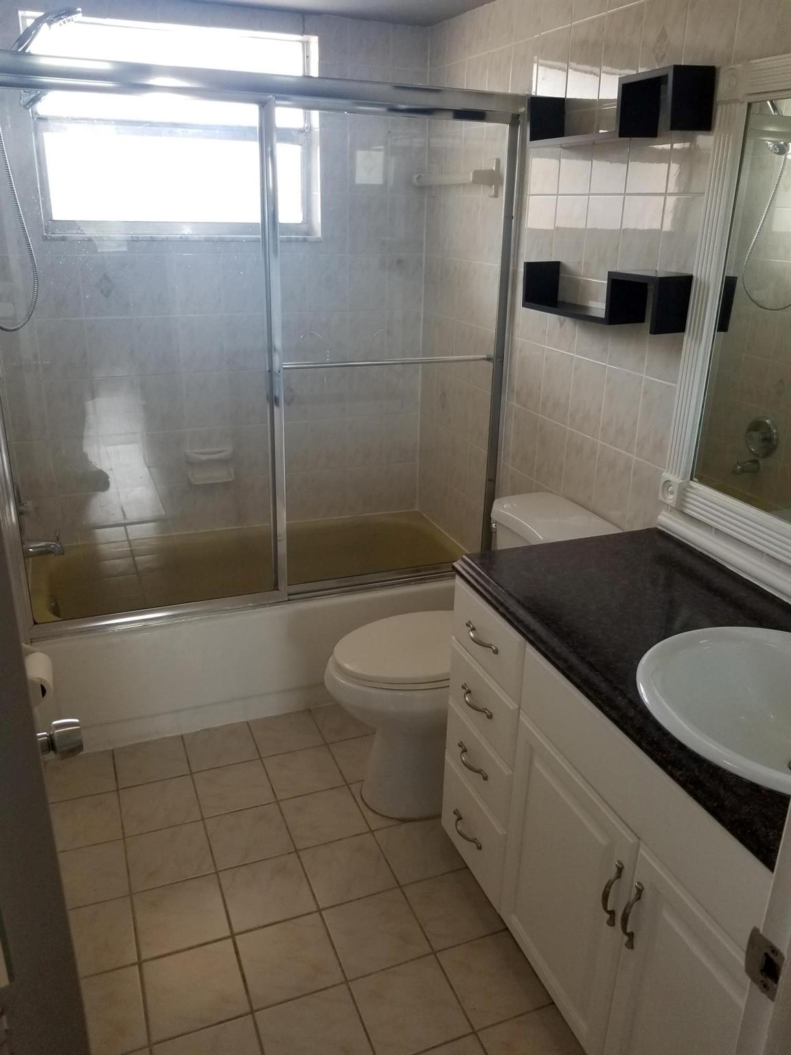 Royal Park Gardens 1-C - Residential