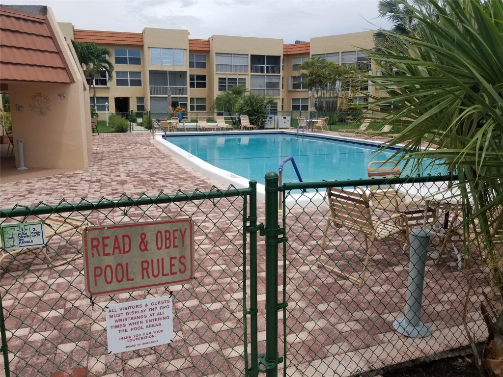 Royal Park Gardens 1-C - Residential