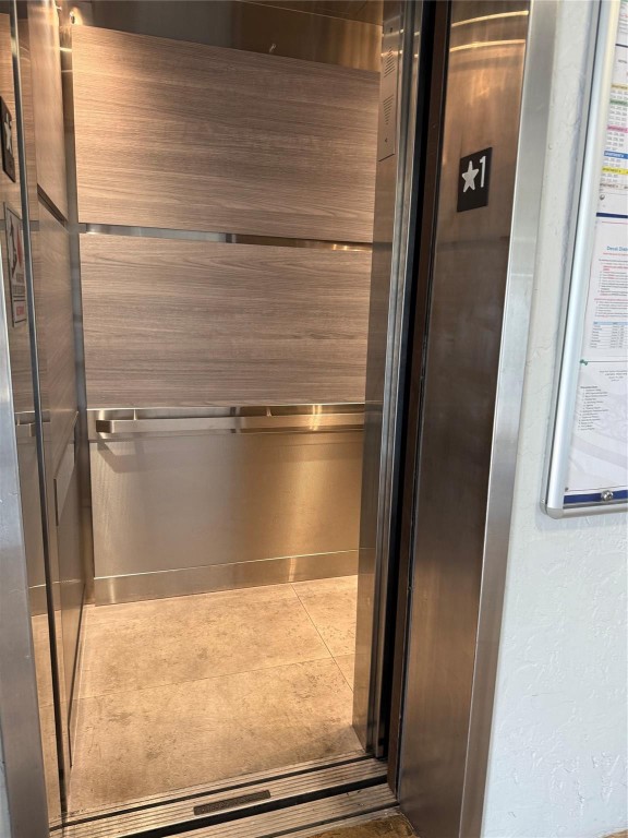 Royal Park Gardens 1-C - Residential