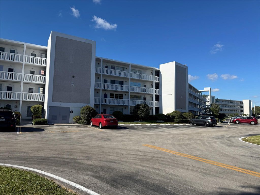 Photo of 2007 Ellesmere A #2007, Deerfield Beach, FL 33442 (MLS # F10538275)