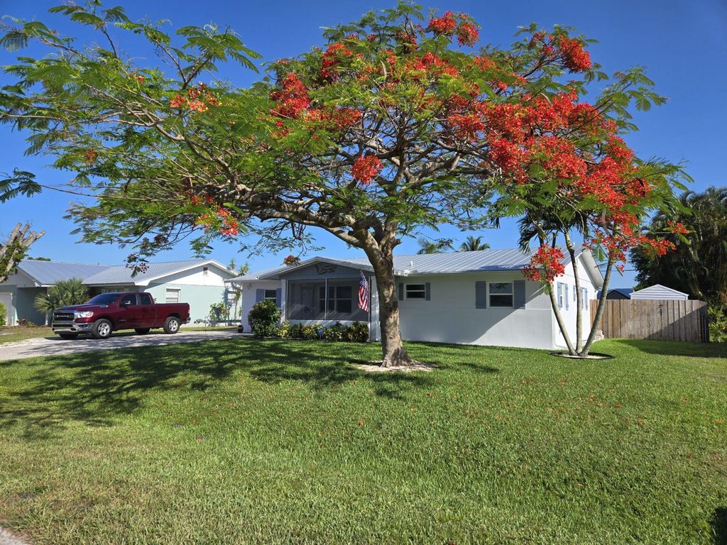 Photo of 2141 SE Jackson Street, Stuart, FL 34997 (MLS # R10994101)