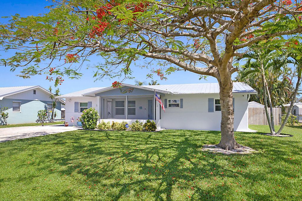 Photo of 2141 SE Jackson Street, Stuart, FL 34997 (MLS # R10994101)