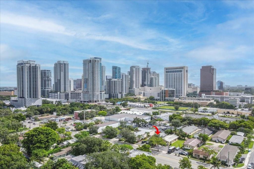 Photo of 632 SW 4th Avenue, Fort Lauderdale, FL 33315 (MLS # F10460731)