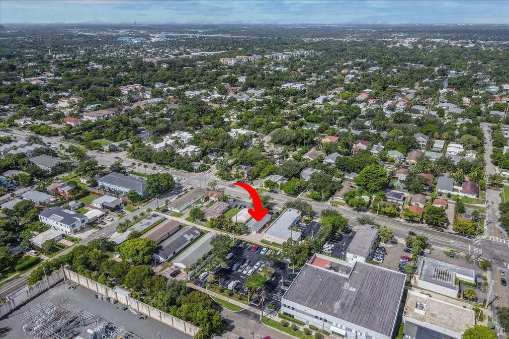 Photo of 632 SW 4th Avenue, Fort Lauderdale, FL 33315 (MLS # F10460731)