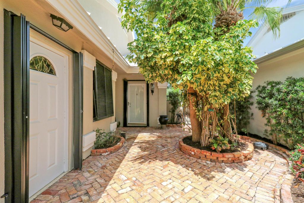 Photo of 109 Seashore Drive, Jupiter, FL 33477 (MLS # R11097955)